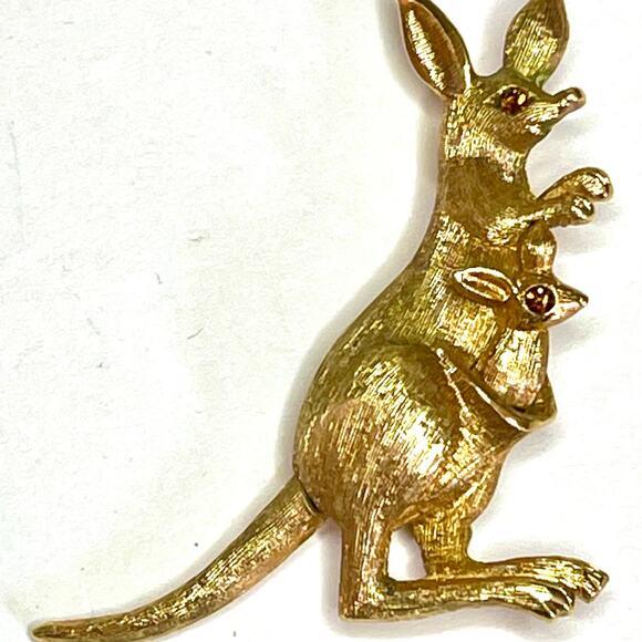 Vintage Brooch Kangaroo Articulated Animal Vtg Costume Jewelry Pin F023 - Picture 2 of 6